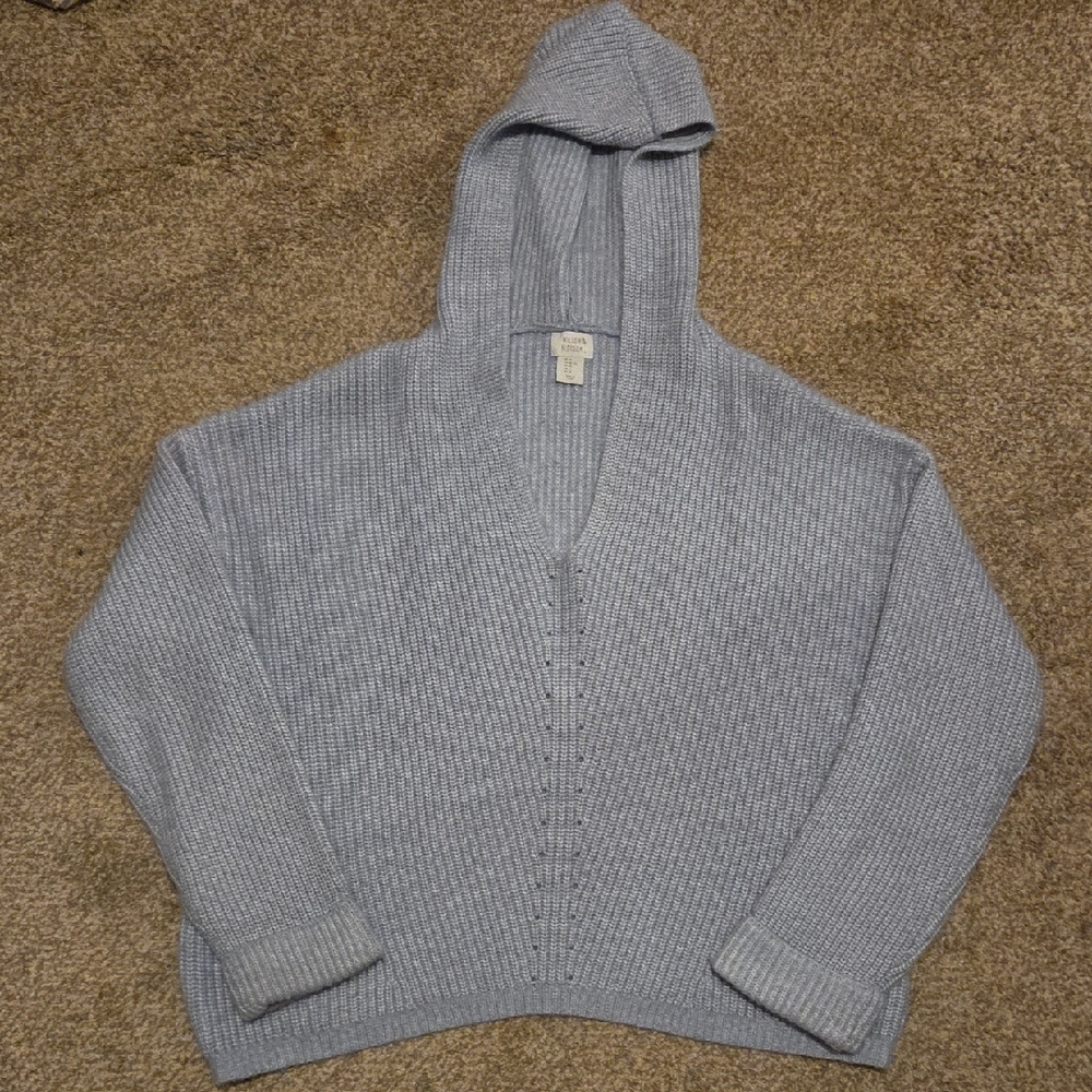 Willow & Blossom Women's Baby Blue Hooded V Neck Sweater